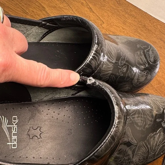 Dansko Tooled Shiny Black Leather Floral Clogs Slip-on Shoes, sz 39, 8-8.5 - Picture 16 of 16